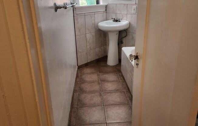 Studio, 1 bath, 500 sqft, $1,750, Unit 10