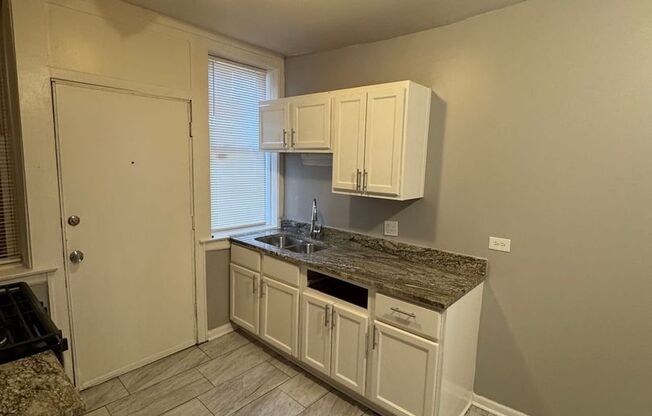 2 beds, 1 bath, $1,860, Unit 1119-2S