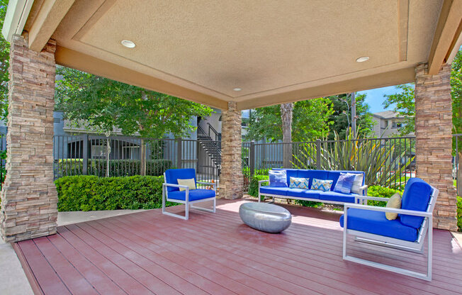 Outdoor Seating Area | Sacramento Apartments | Broadleaf Apartments