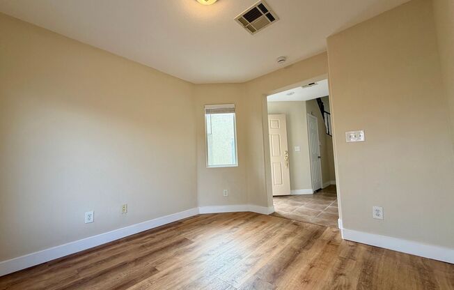 4 bedroom near lots of shopping and restaurants