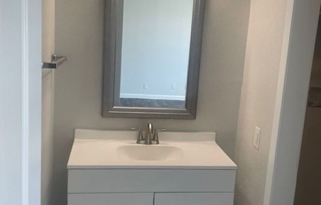 3 beds, 2 baths, 1,256 sqft, $1,550, Unit 07-0702 WD