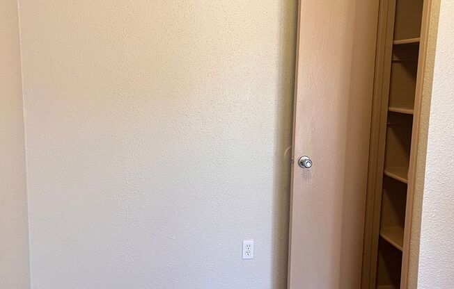 1 bed, 1 bath, 612 sqft, $895, Unit 906