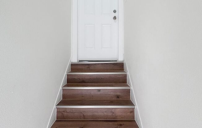 Newly Renovated 2-Bedroom Duplex