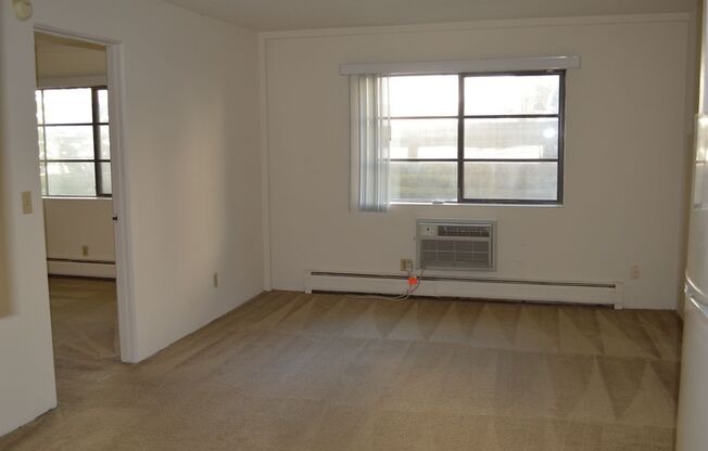Studio Available Now! ~Blocks from the Capitol Square~