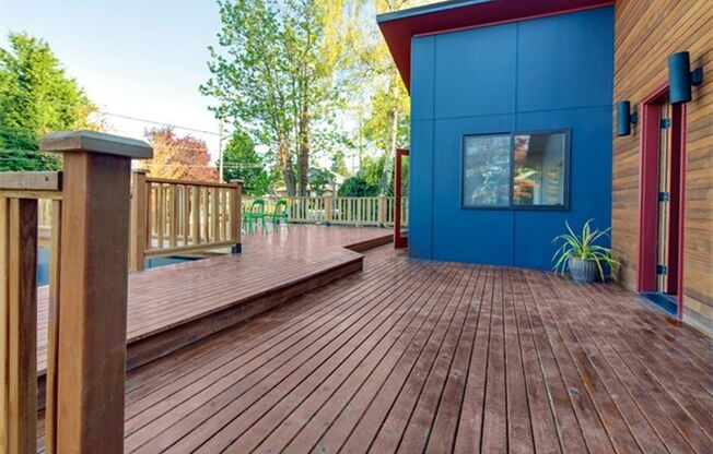 Incredible 3 Bed 2 Bath Madrona Home for Lease!