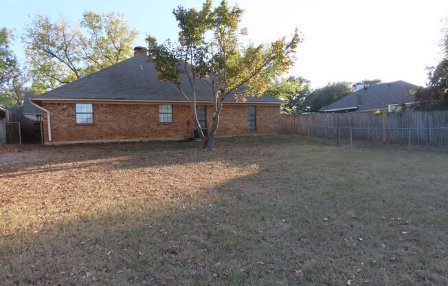 Whitehouse ISD! Handsome 3 Bedroom, 2 Bath Home