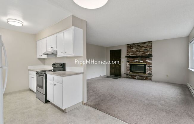 Cozy Two Bedroom Duplex in Oregon City - Parking Included!