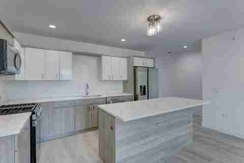 8110 LINCOLN AVE