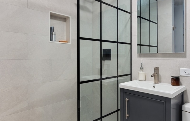 252 W 74 ST