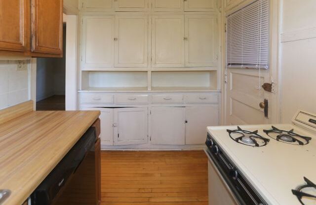 4218 CLARK