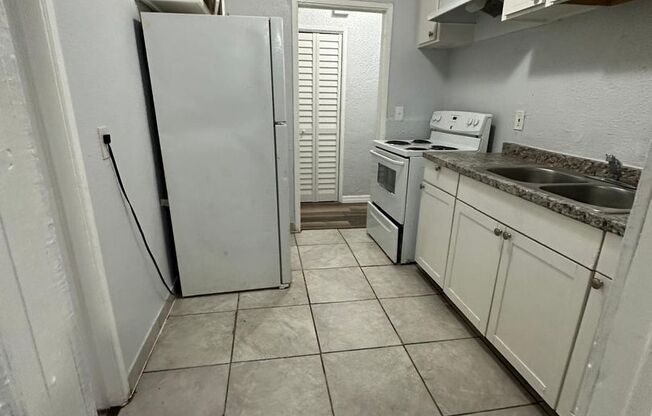 3 beds, 1 bath, $1,300