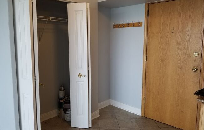 1 bed, 1 bath, 700 sqft, $2,100, Unit 418-1107
