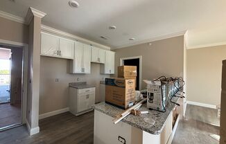 1 bed, 1 bath, 798 sqft, $930