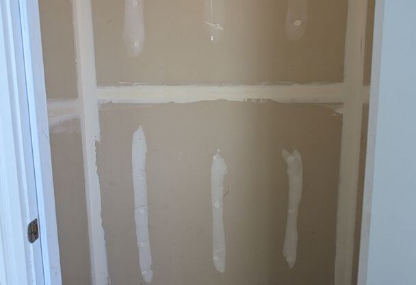 3 beds, 2 baths, 1,180 sqft, $1,695, Unit B303