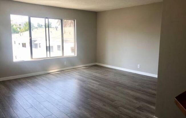 2 beds, 1 bath, 750 sqft, $2,145, Unit 305