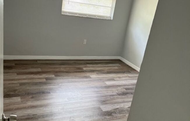 University Park unit, Centrally located and pet-friendly