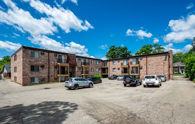 2 beds, 1.5 baths, 850 sqft, $1,275, Unit 6300 6