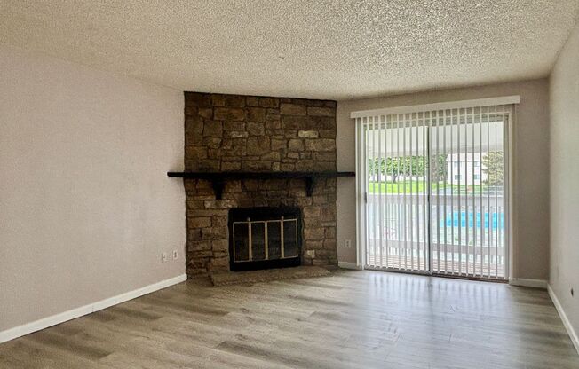 Updated 2 Bed/2 Bath Aurora Condo – Fireplace, Washer/Dryer, Community Perks!
