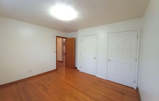 2 beds, 1 bath, 903 sqft, $1,190, Unit E-7