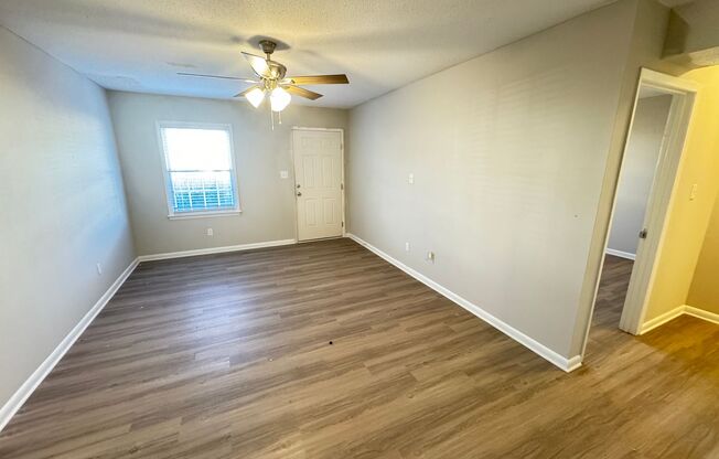 1 bed, 1 bath, 615 sqft, $1,050, Unit 821 Oakwood Villa