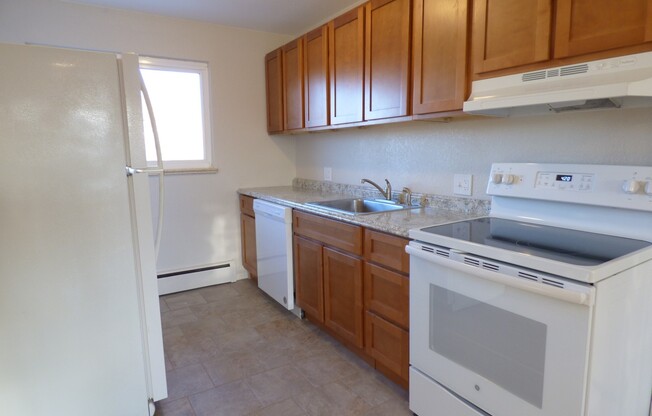 $0 DEPOSIT OPTION!!! OLDE TOWN ARVADA, RARE 3 BED, FIRST FLOOR, STORAGE INCLUDED!