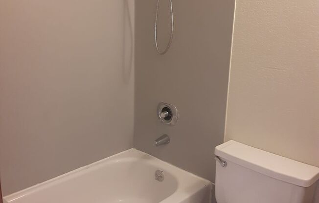 2 beds, 1 bath, 703 sqft, $995, Unit 1121-301