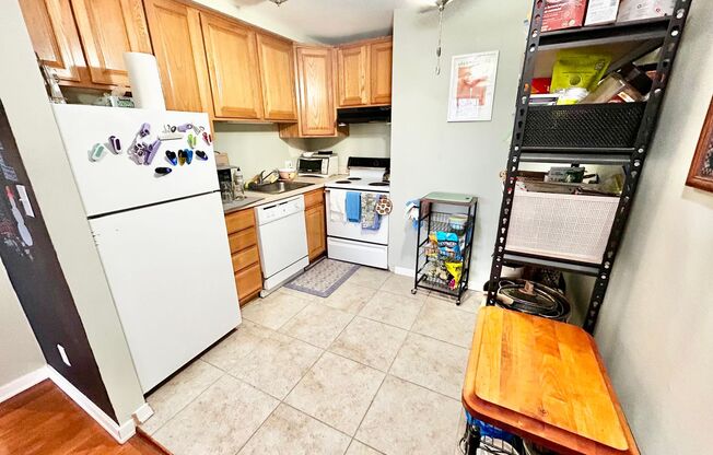 2 beds, 1 bath, 768 sqft, $2,350, Unit 321