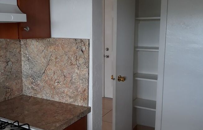 1 bed, 1 bath, 750 sqft, $1,700, Unit A05