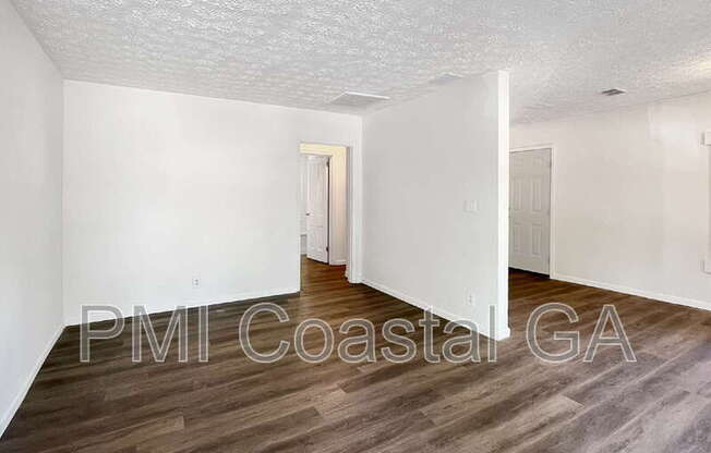 1121 E 53 ST