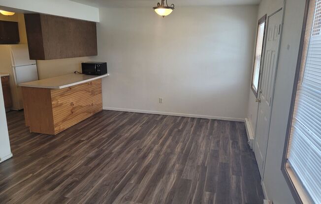 1 bed, 1 bath, 450 sqft, $640, Unit 06