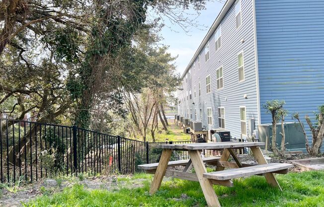 2 beds, 2 baths, 950 sqft, $1,705, Unit 2107-10
