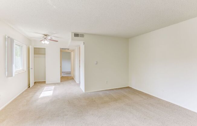 1 bed, 1 bath, 661 sqft, $1,350, Unit 75801d