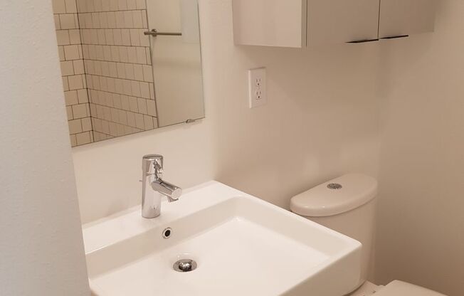 Studio, 1 bath, 214 sqft, $1,145, Unit 002