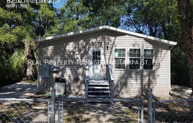 8210 N 11 ST