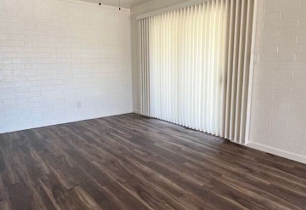 2126-2132 W. Orangewood Ave