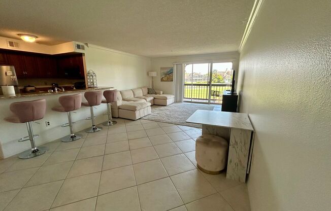 2 beds, 1 bath, $1,995, Unit APARTMENT 827