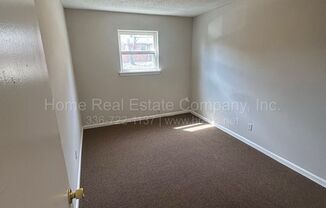 2 beds, 1 bath, $895, Unit A