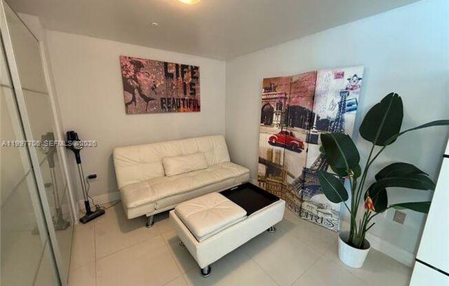 1 bed, 1 bath, 800 sqft, $3,400, Unit 50 Biscayne Blvd # 1907