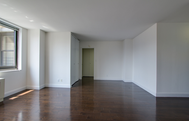 Studio, 1 bath, 481 sqft, $3,975, Unit 24J