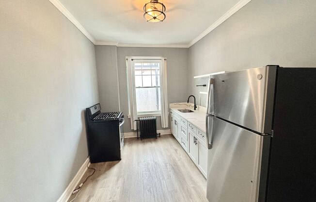 2 beds, 1 bath, $1,350, Unit 310