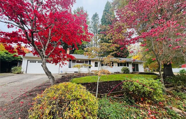 Charming One-Level Home in Garden Home — Near Washington Square & Trader Joe’s! Landscaping Included + $500 Off First Month’s Rent!