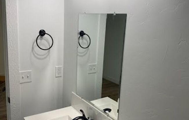 2 beds, 1 bath, $1,000