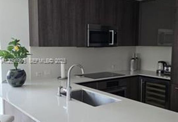 2 beds, 2.5 baths, $6,450, Unit # 2412
