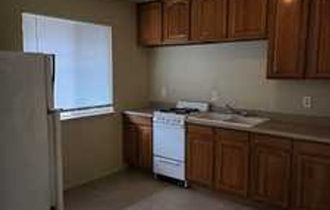 Leon Avenue - Nice Wood Cabinets