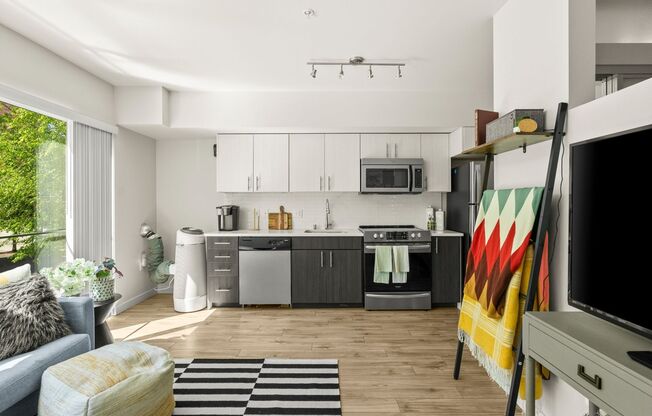 1 bed, 1 bath, 804 sqft, $2,050, Unit 119