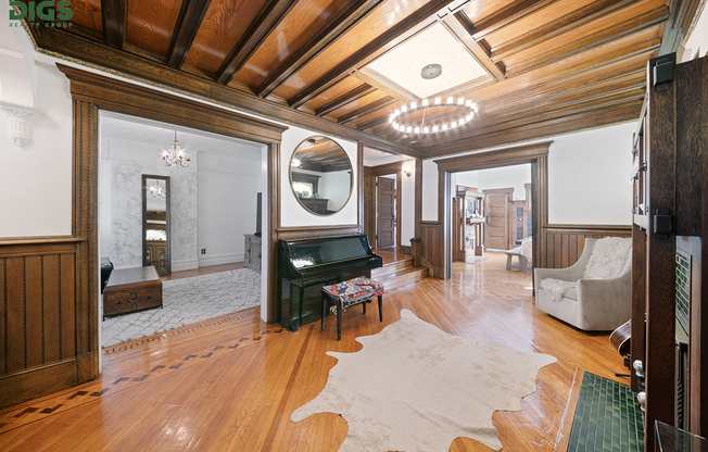 685 E 22 ST