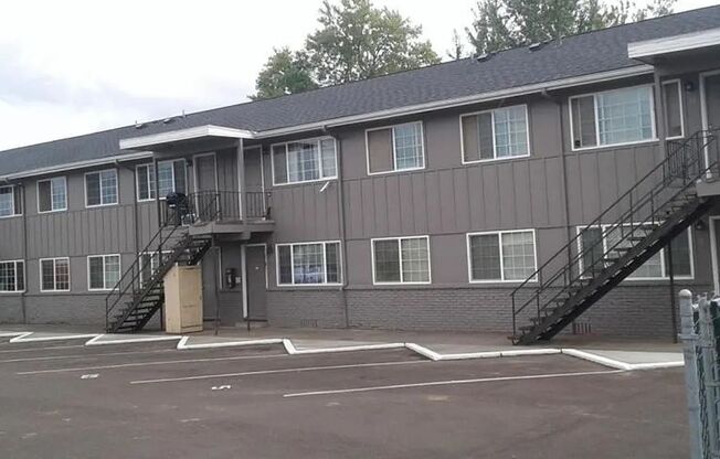 (964) 2 Bedroom / 1 Bathroom