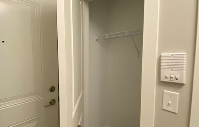 1 bed, 1 bath, 1,083 sqft, $1,796, Unit 2211-204
