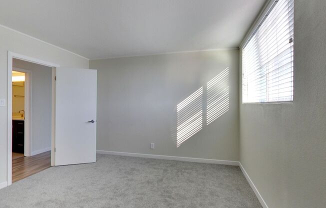 2 beds, 1 bath, 1,042 sqft, $3,440, Unit 212