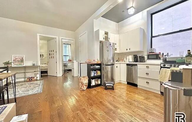 3 beds, 1 bath, $5,200, Unit 1